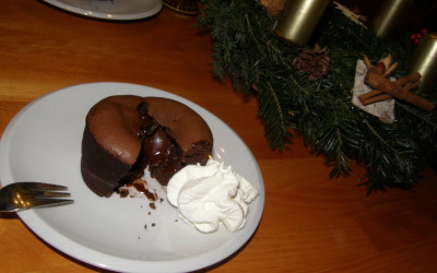 Čokoládový dortík se švestkami v cognacu